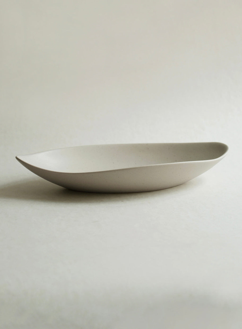 Assiette ovale en céramique NR, beige terre